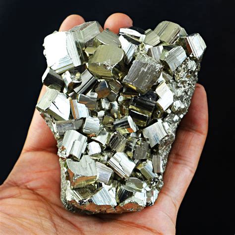 Cubic Pyrite Crystal Cluster - Very Shinny Crystals - 83x62x35 mm - 468 gm - Catawiki