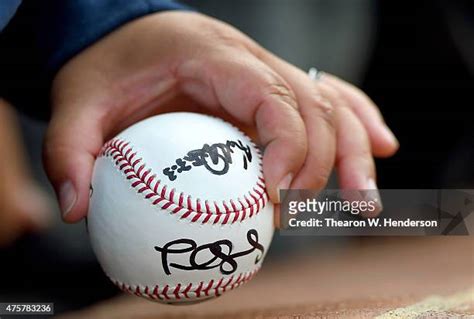 1,344 Braves Autographs Stock Photos, High-Res Pictures, and Images - Getty Images