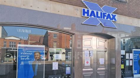 Lincoln Halifax bank closed after staff with COVID-19 symptoms