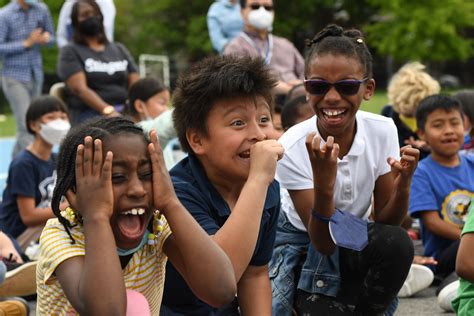 DC literacy specialist receives $25,000 Milken Educator Award - WTOP News