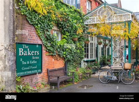 The bakers arms hi-res stock photography and images - Alamy