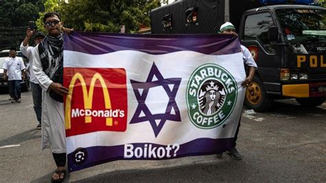 Starbucks blames 'misrepresentation' after Israel Gaza protests - BBC News