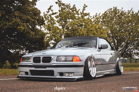 BMW 325i Cabrio E36 Hellaflush