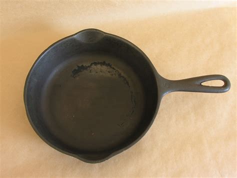 Collectible Corner: Vintage Cast Iron Skillets