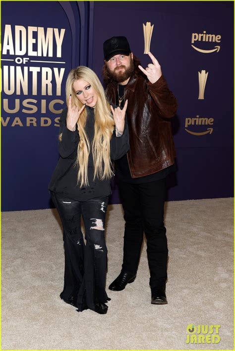 Avril Lavigne Joins Nate Smith at ACM Awards 2024 Ahead of Performing ...