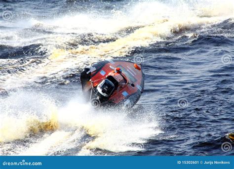 Speed boat race. editorial photo. Image of water, race - 15302601