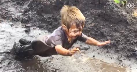 Boy jumps into mud puddle and this footage of him is something you don’t want to miss – Madly Odd!