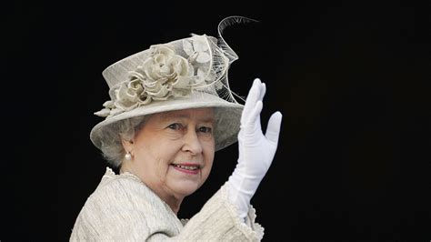 Queen Elizabeth's Gifts From Around the World Will Be Displayed at Buckingham Palace ...