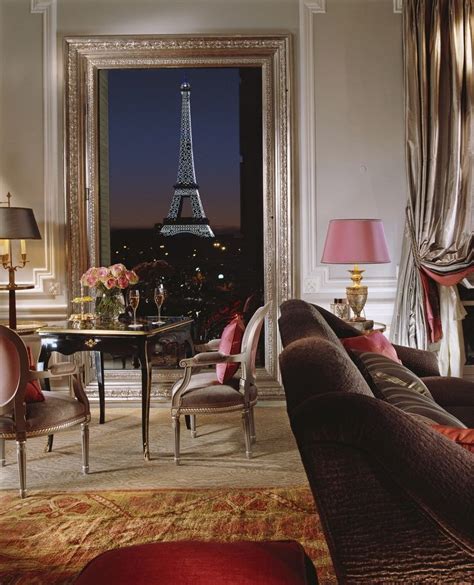 Hotel Plaza Athénée, Paris, France | Appartamenti parigi, Parigi francia, Appartamento parigino