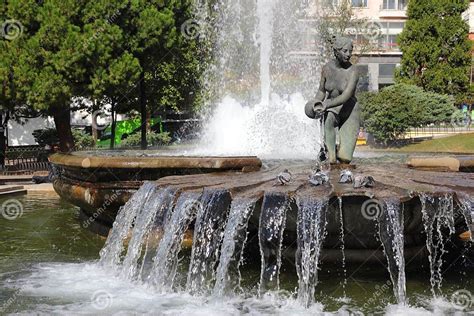 Plaza de Espana, Madrid stock image. Image of fountain - 30184347