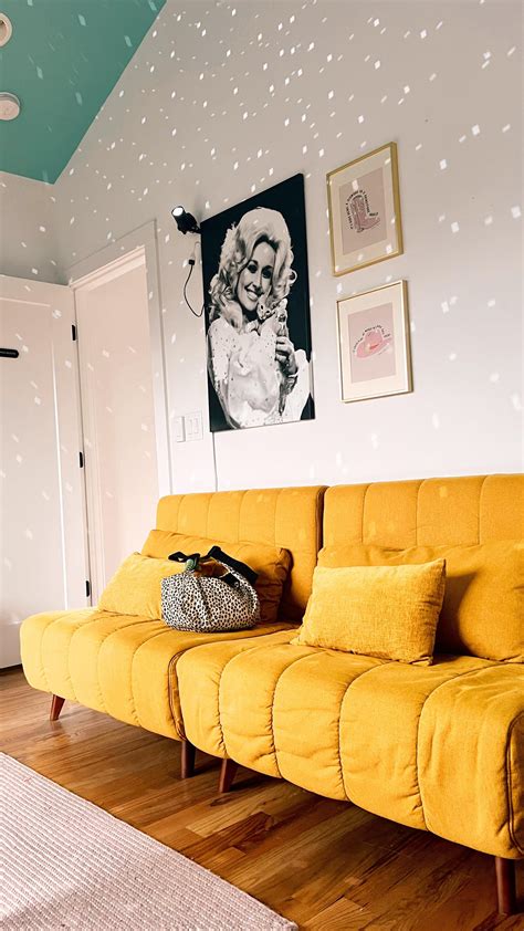 Dolly Parton Themed : r/CozyPlaces