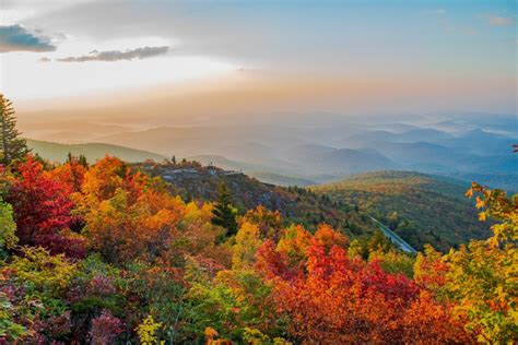 Looking for some fall color? These are the best times and places to ...