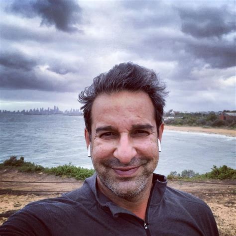 Waseem Akram Spends Time With His Son In Australia | Reviewit.pk