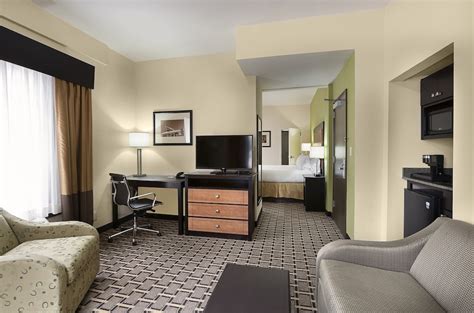 HOLIDAY INN EXPRESS® AND SUITES ATLANTA DOWNTOWN - Atlanta GA 111 Cone ...