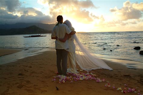 Kauai Wedding Ceremonies | Kauai wedding, Sunset wedding, Beach wedding