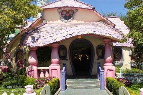 Minnie's House at Disney Character Central