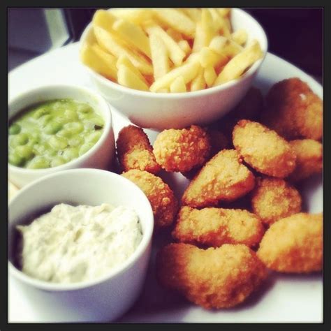 Scampi, chips, mushy peas & tartare sauce