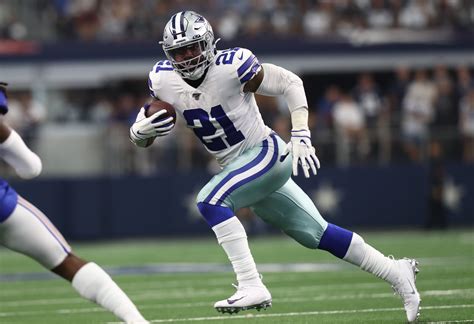 Dallas Cowboys: Should the offense still run through Ezekiel Elliott?