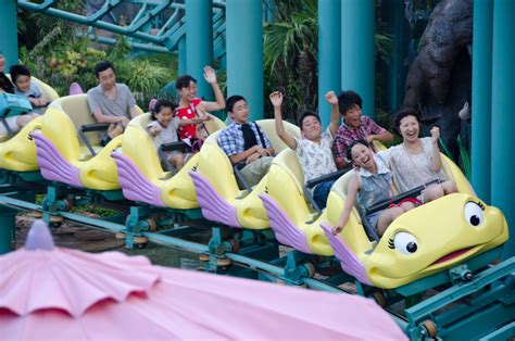 Tokyo DisneySea - Flounder's Flying Fish Coaster