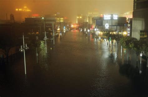 Hurricane Sandy Causing Widespread Flooding and Damage in New York - DER SPIEGEL