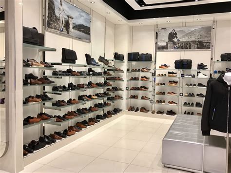 Browns Shoes - 301, boul des Promenades, Saint-Bruno, QC