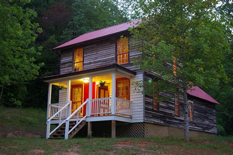 Appalachian Farm House Cabin - The Cottages at Spring House Farm