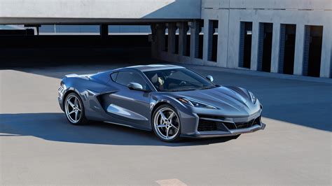 2024 E-Ray Hybrid Is Chevrolet's First 'Electric' Corvette | PCMag