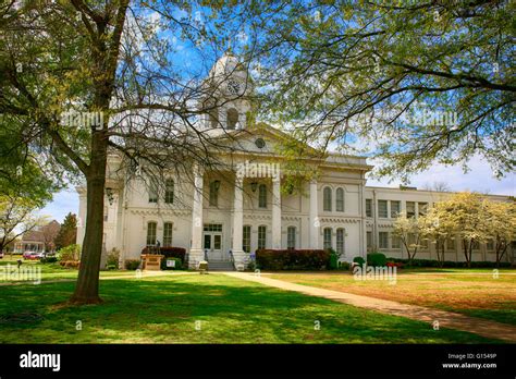 Colbert County Courthouse in Tuscumbia, Alabama Stock Photo - Alamy