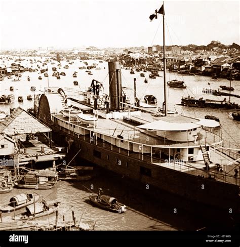 Canton Harbour, China in the early 1900s Stock Photo - Alamy