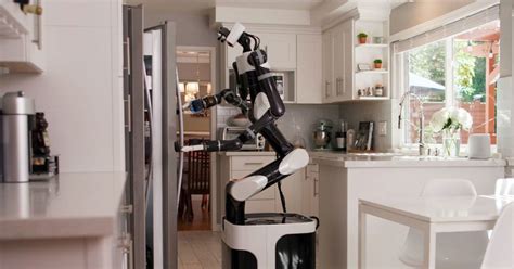 Toyota Teaches A Home Helper Robot Cleaning Using VR - MobyGeek.com