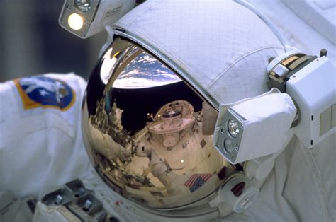 File:STS-103 Reflection on astronaut's visor.jpg - Wikimedia Commons