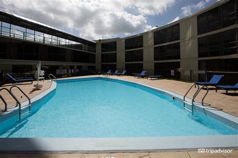 Houston Airport Marriott at George Bush Intercontinental Pool: Pictures & Reviews - Tripadvisor