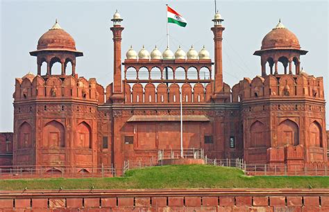 Red Fort - The Famous Indian Monuments