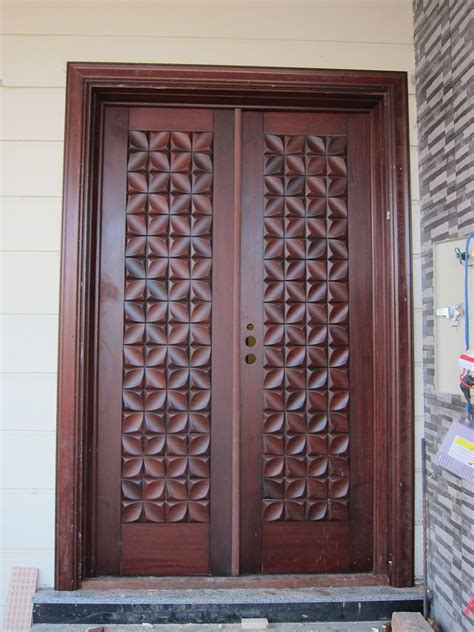 Wooden Main Gate Design 2020 | Wooden main door design, Wooden front ...