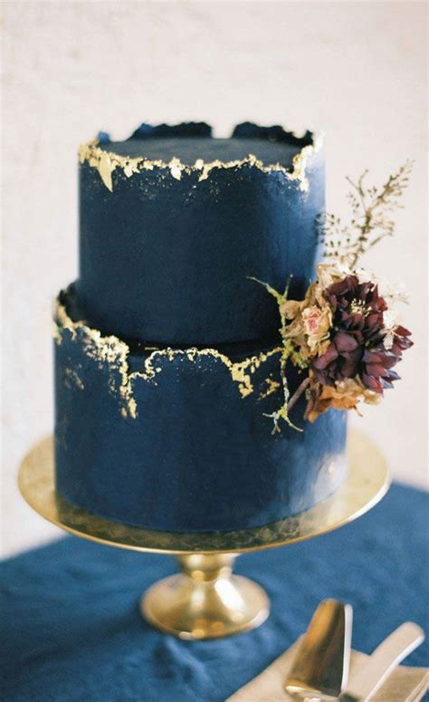 Blue and Gold Wedding Colour Theme For An Elegant Wedding | Bolo de casamento, Belos bolos de ...