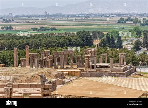 Persepolis ancient ruins Stock Photo - Alamy