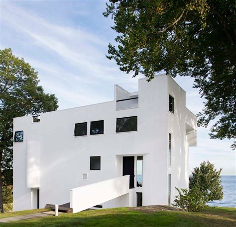 Richard Meier’s 1960s Smith House captured in new photographs ...