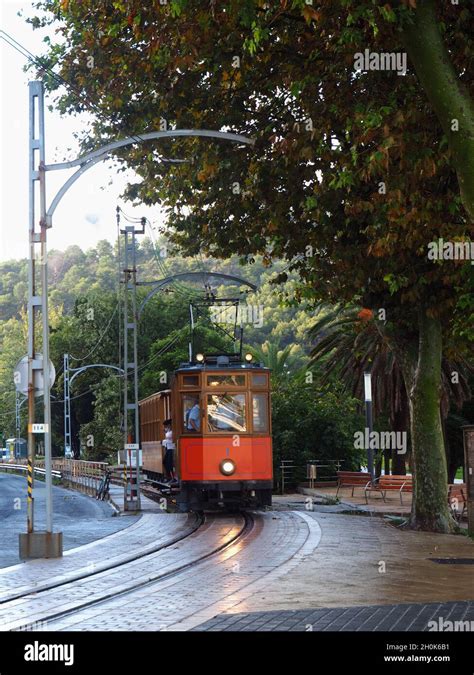 zug port de Soller, tram Soller Stock Photo - Alamy