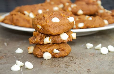 Pumpkin Pie Cookies with White Chocolate| Horses & Heels