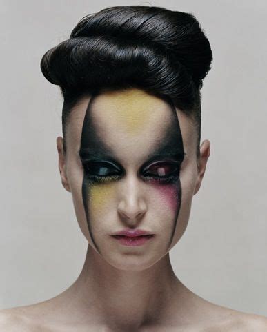 Beauty or Art? Stunning Avant Garde Makeup ... | Theatrical makeup ...