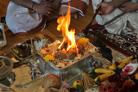 Food From My Kitchen: Ganapathi Homam Prasadam - Fried Kozhukattai and Fried Modak