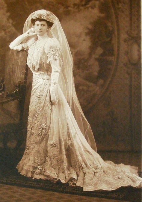 Marjorie Merriweather Post Wedding Dress 1905 | Wedding gowns vintage, Antique wedding dresses ...