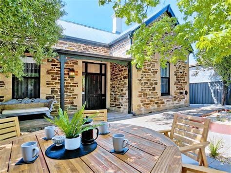 Pet-Friendly Accommodation in Adelaide (Top Picks!) | HomeToGo