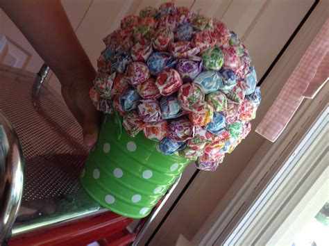 Dum dum plant = 1 pot + styrofoam ball + dum dums. | Candy themed party, Candy birthday party ...