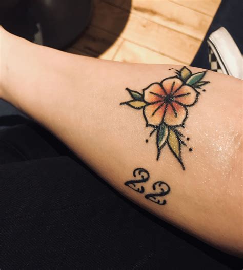 meaningful foot tattoos #Sleevetattoos | Traditional tattoo flowers, Traditional tattoo, Flower ...