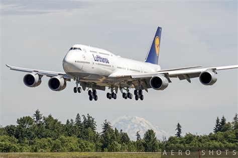 Boeing 747-8i - Lufthansa Flyer