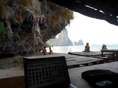 Tonsai Climbing: Guide to Thailand’s Beach Paradise [2021]