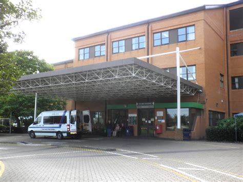 Main entrance, Musgrove Park Hospital © Roger Cornfoot cc-by-sa/2.0 :: Geograph Britain and Ireland