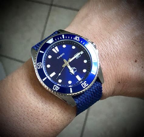 Casio Duro MDV106 Sunburst Blue Marlin Dive watch (Rolex Smurf Submariner Homage), Men's Fashion ...