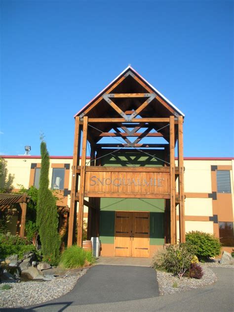 Snoqualmie winery entrance | Washington wineries, Road trip places ...